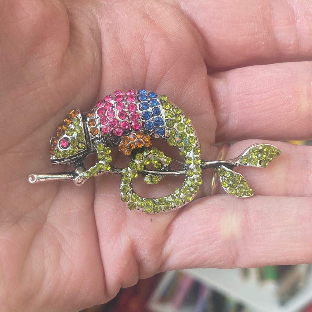 Vibrant Rhinestone Chameleon Brooch - Picture 1 of 8